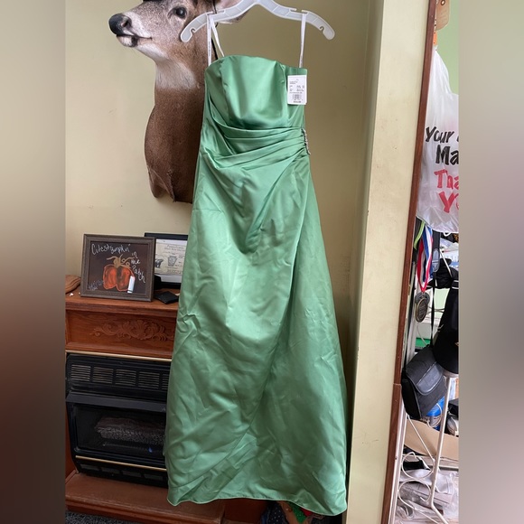 David's Bridal | Dresses | Davids Bridal Green Brides Maid Dress Size 6  Brand New | Poshmark